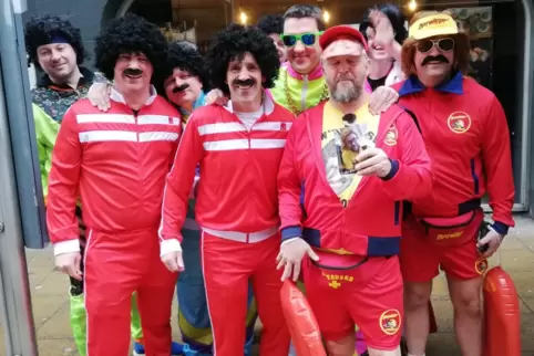 Ziemlich schrill wie die meisten Fans des Spektakels im Alexandra Palace: die Hauensteiner Delegation bei einer Darts-WM.