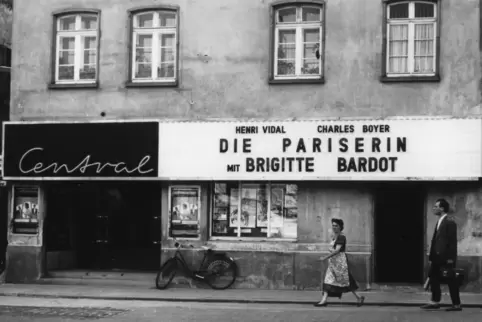 „Die Pariserin“ in Oggersheim: Auch im „Central“ am Schillerplatz lockte in den 1950er-Jahren Brigitte Bardot ins Kino.