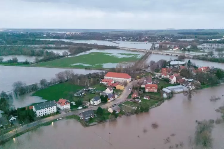 Hochwasser: Die Innerste hat Gebiete im Landkreis Hildesheim &uuml;berflutet.
