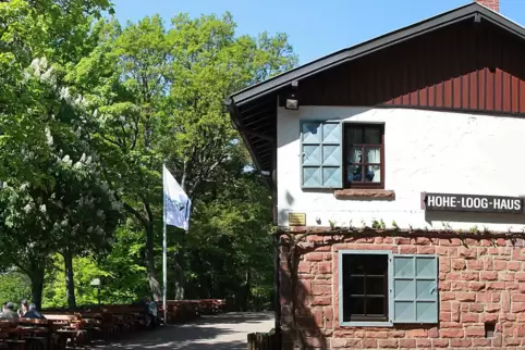 Der PWV Hambach betreibt auch die Hütte auf der Hohe Loog. 