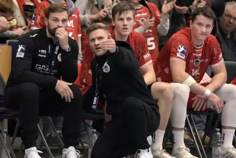 Wohin geht es für die Eulen? Cotrainer Andrej Kogut (links) und Coach Johannes Wohlrab haben Gesprächsbedarf. 