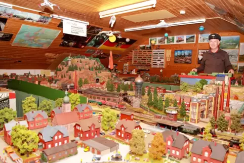Andreas Stegner hat auf 40 Quadratmetern eine Bahnlandschaft gebaut. Schwerpunkt ist die Montanindustrie. 