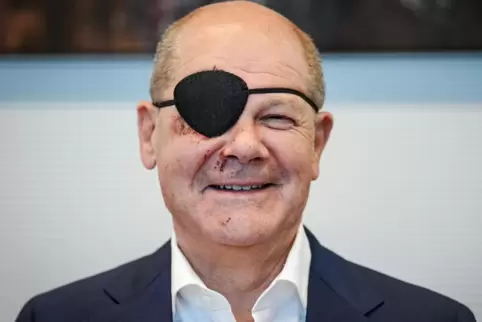 Ein Bild mit Symbolcharakter: Kanzler Scholz mit Augenklappe. Die Bürger erwarten von Olaf Scholz, dass er die Ampel in ruhiges 