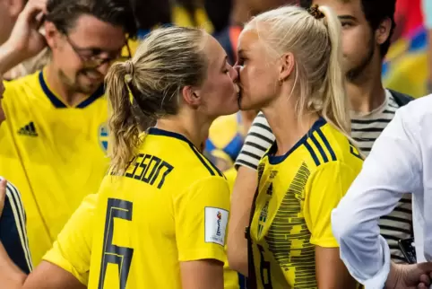 Pernille Harders und Magdalena Erikssons Kuss bei der WM 2019.