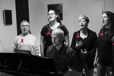 In einem Standbild aus dem Video zur Neu-Interpretation des Melissa-Etheridge-Titels (von links): Sarah Bohnert, Ines Pawlowski,