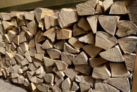 Zwischen 53 und 73 Euro kostet ein Festmeter Brennholz. 