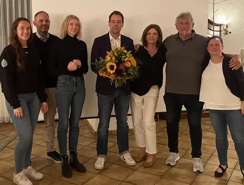 Nominierung: OB-Kandidat Nicolas Meyer (Mitte) mit FWG-Unterstützern.