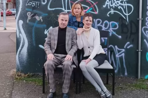 Drei auf zwei Stühlen: (von links) Boris Ben Siegel, Angelika Baumgartner und Coralie Wolff.