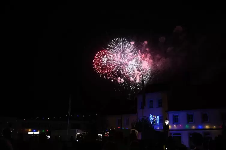Doch beim Umgang mit Feuerwerk gilt es auch, einige Regeln zu beachten.