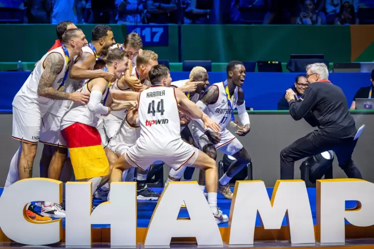 Überragend: Die deutschen Basketballer werden Weltmeister – gut gelaunt, motiviert, begeisternd. So ganz anders als der deutsche