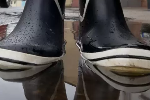 Die Gummistiefel können noch längst nicht im Schuhschrank verstaut werden.