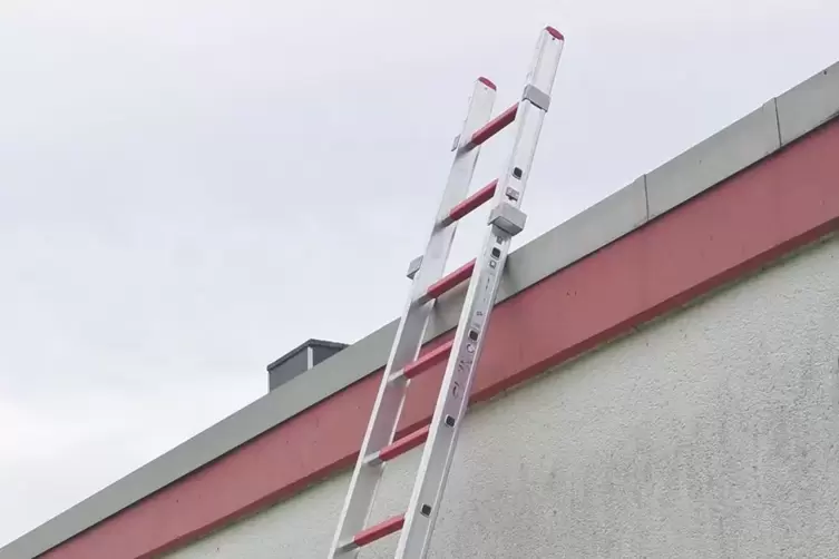 Der vergessene Mann musste über eine Leiter geborgen werden. 