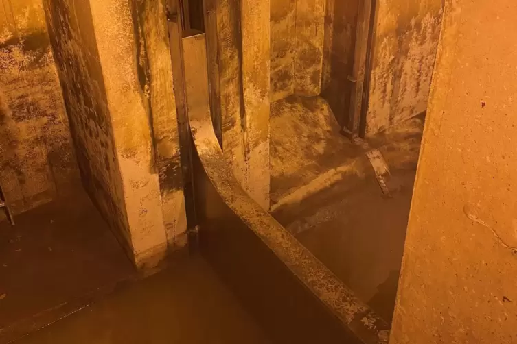 Automatisch gesteuerte Wehre k&ouml;nnen im Bedarfsfall hohe Wassermengen zur&uuml;ckhalten. 