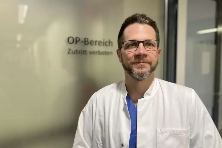  Chefarzt Chirurgie und seit April 2023 &Auml;rztlicher Direktor der Stadtklinik: Yann Asbeck. 