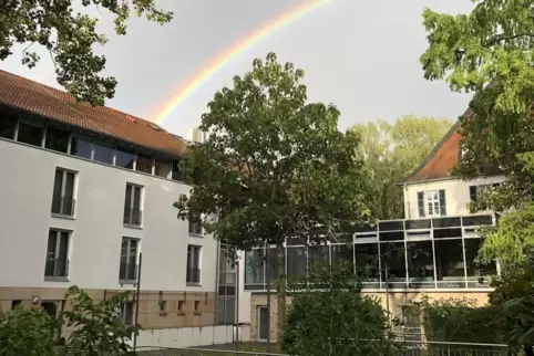 Ein Symbol für bessere Zeiten? Seit März steht das Schlosshotel leer. Der Stadt liegen drei Konzepte für die künftige Nutzung vo Ein Symbol für bessere Zeiten? Seit März steht das Schlosshotel leer. Der Stadt liegen drei Konzepte für die künftige Nutzung vo
