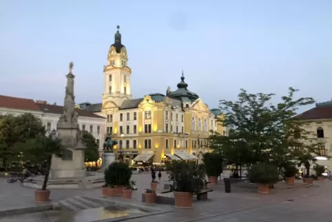 Pécs liegt im Süden Ungarns, nahe der kroatischen Grenze. Die Stadt hat rund 140.000 Einwohner, knapp 30.000 Studenten. 