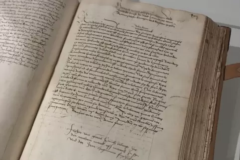 Die Urkunde zur Verleihung der Stadtrechte ist nur noch als Kopie im Großen Ratsbuch erhalten. Das Original ist verbrannt. 