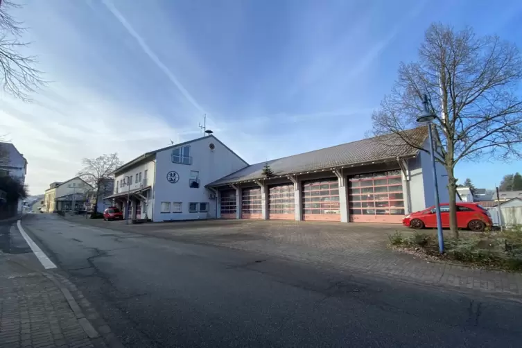 Das Weilerbacher Feuerwehrhaus muss modernisiert werden. 2024 sollen die Aufträge für die Planung vergeben werden.