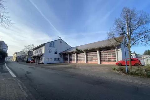 Das Weilerbacher Feuerwehrhaus muss modernisiert werden. 2024 sollen die Aufträge für die Planung vergeben werden.