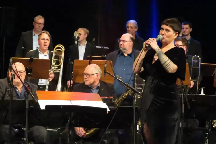 So enthusiastische Begeisterung hat ein Auftritt der &bdquo;Blue Note Big Band&ldquo; in seiner Heimatstadt noch selten ausgel&ouml;st &ndash; ein Verd