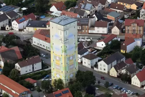 Markant im Ortsbild: der Wasserturm in Mutterstadt. 