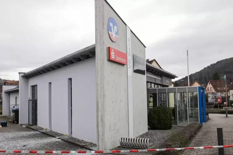 Seit der Sprengung am 15. März 2023 gibt es in Fischbach keinen Geldautomaten mehr. Trotzdem hat die Anzahl der Kunden, die an d