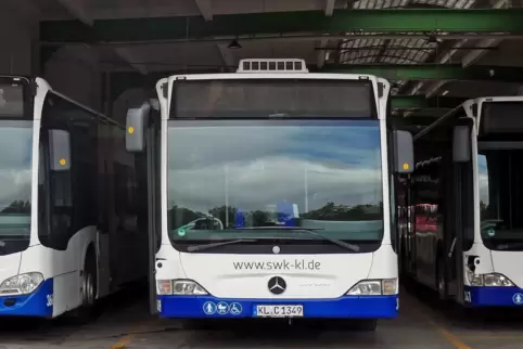 Auf dem Betriebsgelände der SWK finden derzeit 66 Busse Platz, mit Hybridantrieb. Geplant sind 16 E-Busse – wenn das Geld vom Bu
