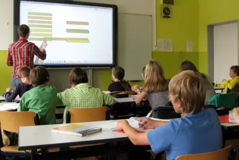 Unterricht mit Whiteboard, wie hier in Göppingen, das gibt es auch in der Verbandsgemeinde Lambsheim-Heßheim, weil dafür seit Co