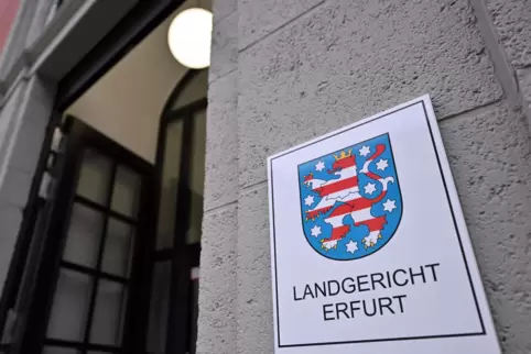 Vor dem Landgericht Erfurt wird ein kurioser Fall um einen 74-Jährigen verhandelt, der gegen Bezahlung Kastrationen in seinem Wo