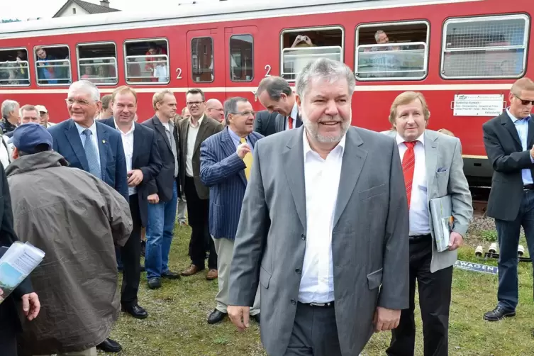 Breiter politischer Konsens beim Wieslauterbahn-Jubiläum 2011: Ministerpräsident Kurt Beck (rechts) und Landrat Hans Jörg Duppré