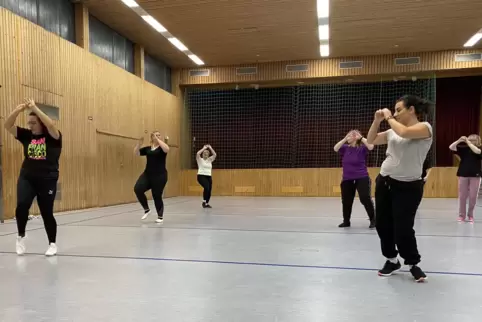 Jeder tanzt für sich alleine: Die Dance4Fun-Gruppe des TV Frankeneck absolviert keinen Paartanz.