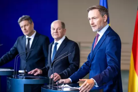 Ampel-Koalitionäre: Wirtschaftsminister Robert Habeck (Grüne), Bundeskanzler Olaf Scholz (SPD) und Bundesfinanzminister Christia