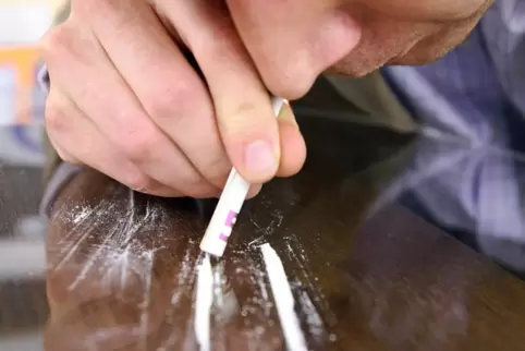 Kokain zählt mittlerweile zu den meistkonsumierten Drogen. Im Jahr 2021 belief sich der Straßenpreis von Kokain in Deutschland a