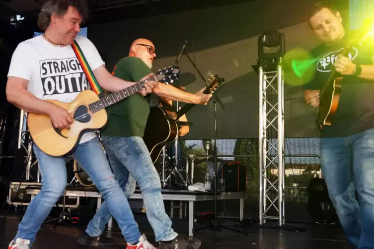 Spielen zum Jahresauftakt im Z1: Die anonyme Giddarischde, hier 2023 beim Konzert im Framas-Stadion. 