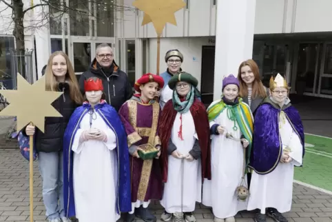 Waren am Freitag bereits am Westpfalz-Klinikum zu Besuch: Markus Halbgewachs und die Sternsinger. 