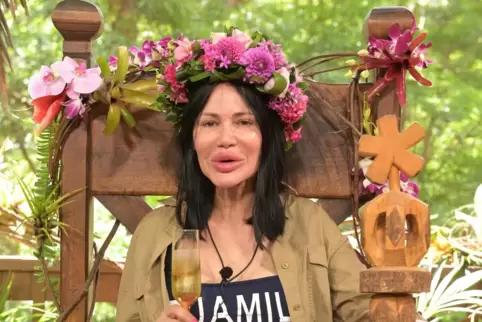 Hat Sie interessiert: Djamila Rowe. 