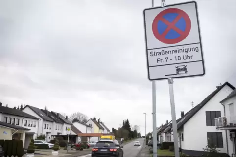 In der Mörsbacher Ortsdurchfahrt darf man freitagmorgens nicht mehr parken. 