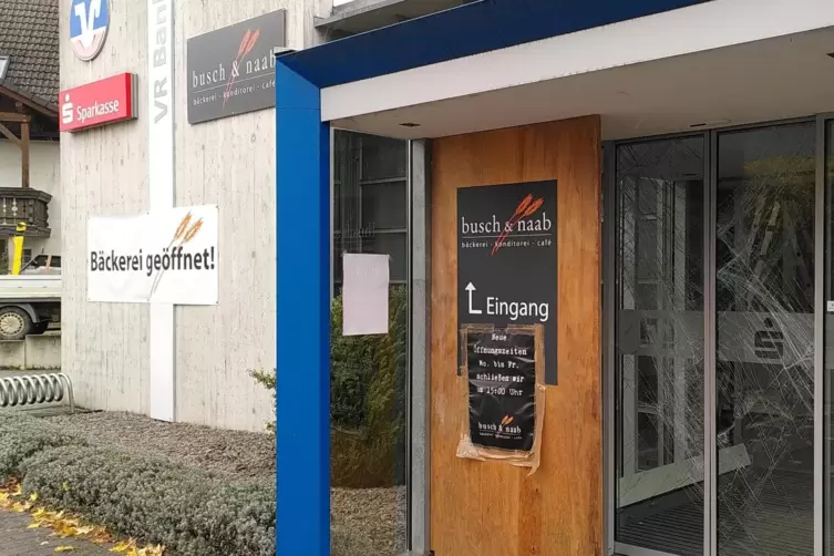 Die VR-Bank hat das Gebäude in Fischbach an die Bäckerei Busch & Naab verkauft. Einen Geldautomaten wird sie dort nicht mehr hin
