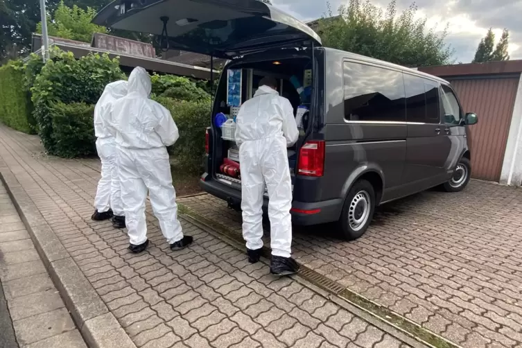 Nachdem eine 80-j&auml;hrige Frau um Uni-Wohngebiet get&ouml;tet wurde, r&uuml;ckte die Spurensicherung an. 