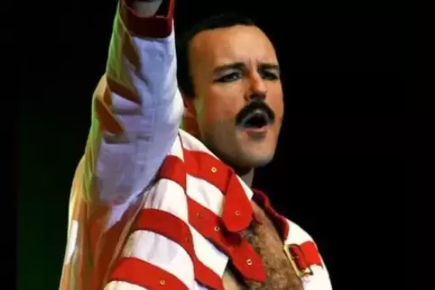 Queen in der Lauterer Fruchthalle: Rob Comber als Freddie-Mercury-Wiedergänger.