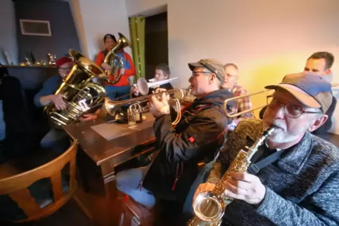 Musikalische Rast wurde auch in der Fischerhütte in Waldmohr eingelegt.