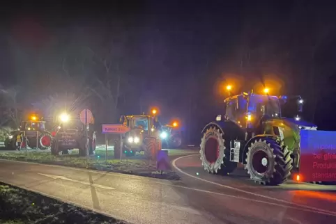 Das Protest formiert sich am frühen Morgen. 