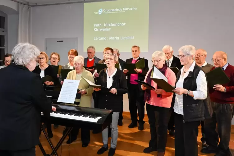 Sorgte für die musikalische Umrahmung: der katholische Kirchenchor unter der Leitung von Maria Liesicki. 