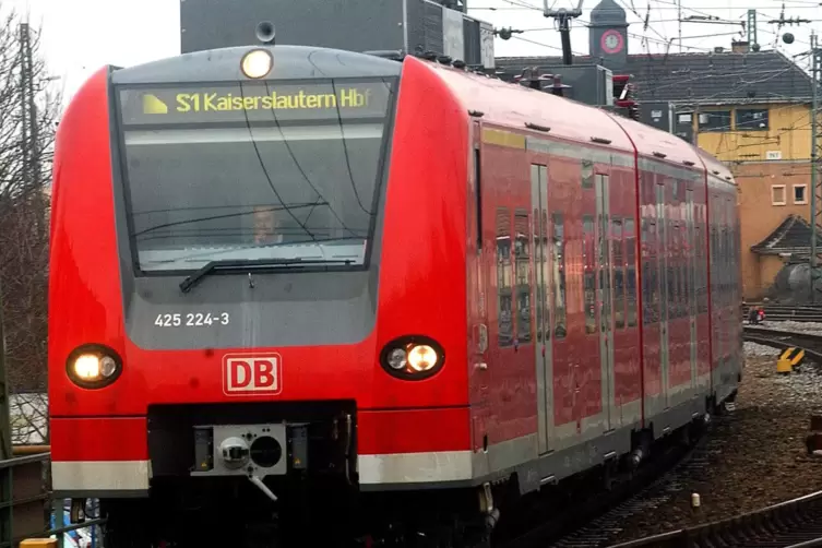 Die Linie S1 fährt von Mannheim nach Kaiserslautern im Zwei-Stunden-Takt, die S2 fällt komplett aus. 