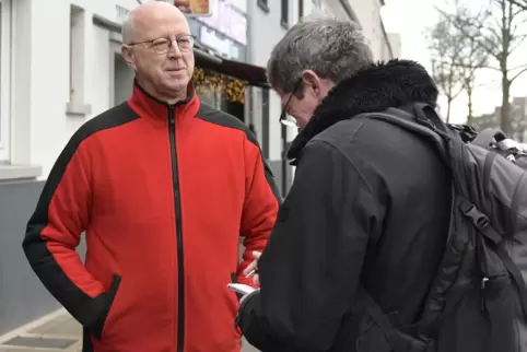 Klaus Schmitt (links) im Gespräch mit Volker Endres.