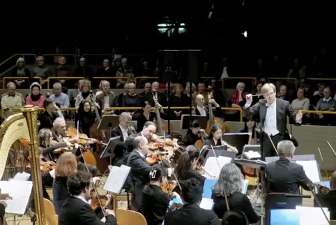 Klanggewaltiger musikalischer Gruß zum neuen Jahr: Die Pfalzphilharmonie Kaiserslautern gastierte am Sonntagabend in der Fritz-W