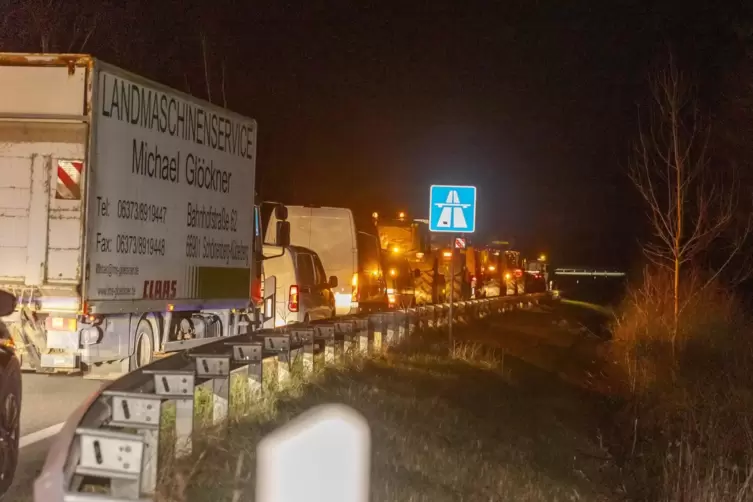 Vereinzelt kam es zu k&uuml;rzeren Staus &ndash; wie hier bei Waldmohr. Insgesamt sei der Verkehr aber geflossen, so die Polizei.