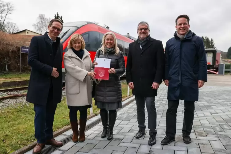 8,76 Millionen Euro investiert das Land Rheinland-Pfalz in die Sanierung des Wieslauterbahn-Schienennetzes. Am Montag überbracht