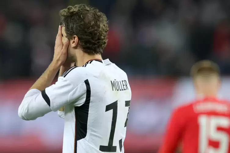 Entt&auml;uschungen geh&ouml;ren dazu: Fu&szlig;ball-Nationalspieler Thomas M&uuml;ller nach dem Debakel der deuschen Elf gegen &Ouml;sterreich.