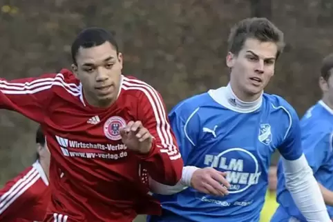 Andreas Kuhn (rechts) in seiner Blütezeit als Fußballer. 